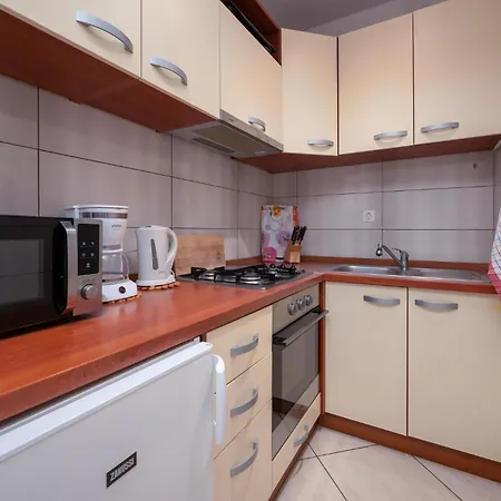 Jenny Br 2 Apartman Poreč